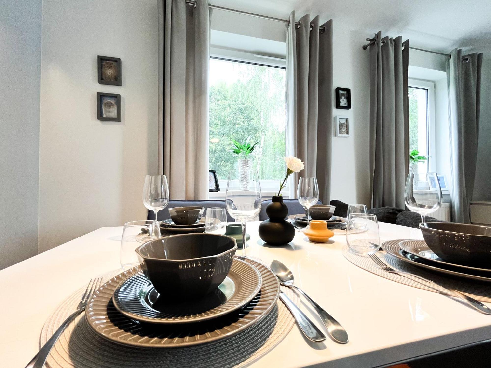 Walk To Park, Modern 2bd Kitchen! Balcony, Parking Apartamento Breslavia