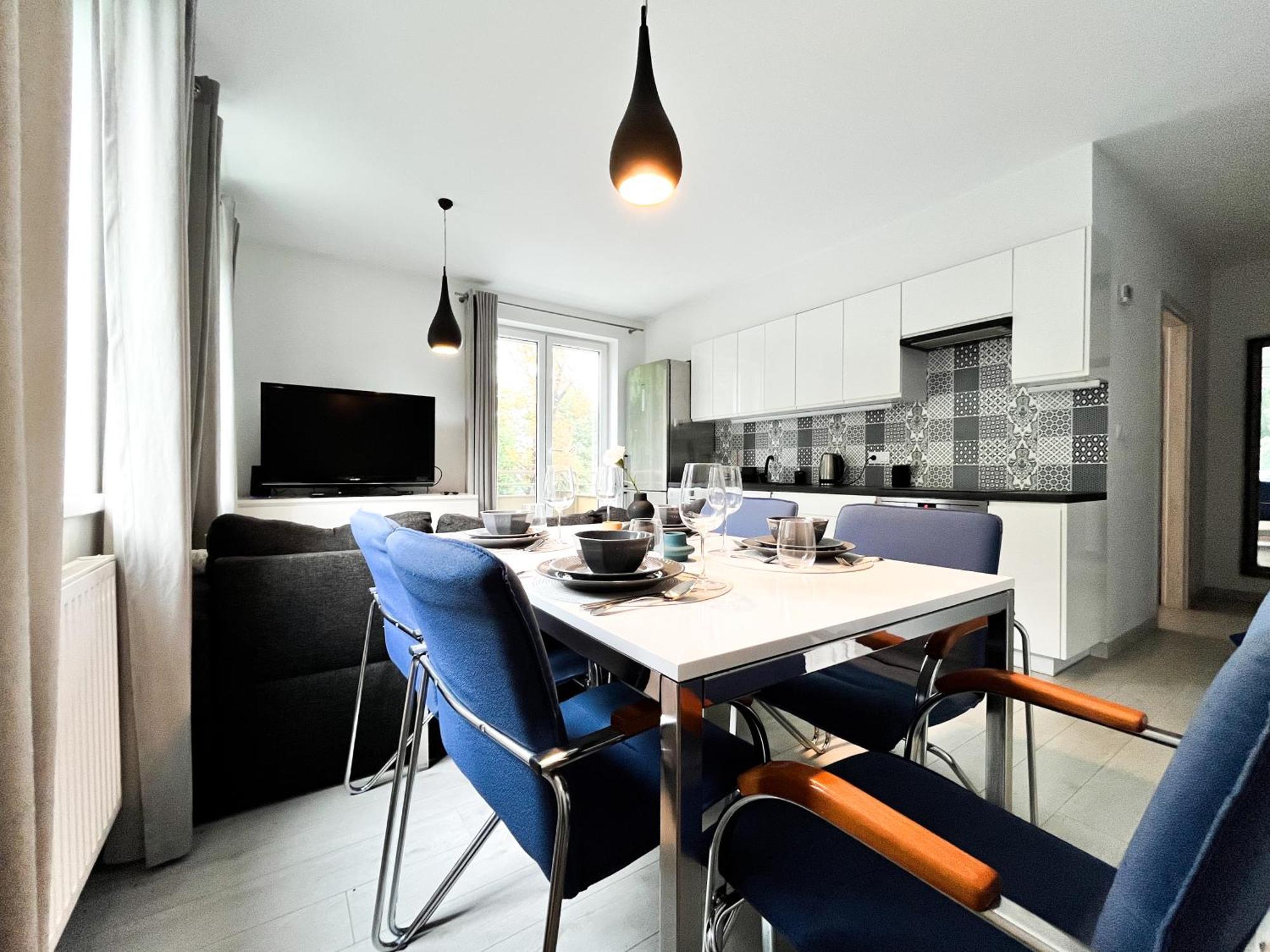 Walk To Park, Modern 2bd Kitchen! Balcony, Parking Apartamento *