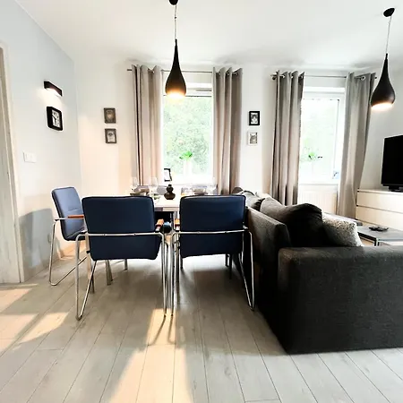 Apartmán Walk To Park, Modern 2Bd Kitchen! Balcony, Parking Vratislav Exteriér fotografie