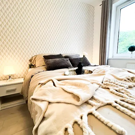 Apartmán Walk To Park, Modern 2Bd Kitchen! Balcony, Parking Vratislav Exteriér fotografie