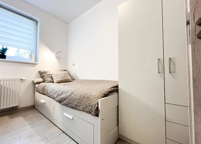 Walk To Park, Modern 2Bd Kitchen! Balcony, Parking