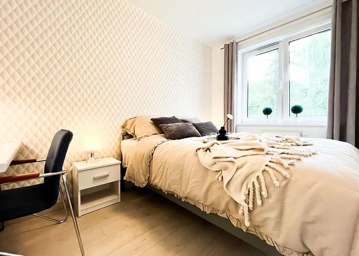 Walk To Park, Modern 2Bd Kitchen! Balcony, Parking
