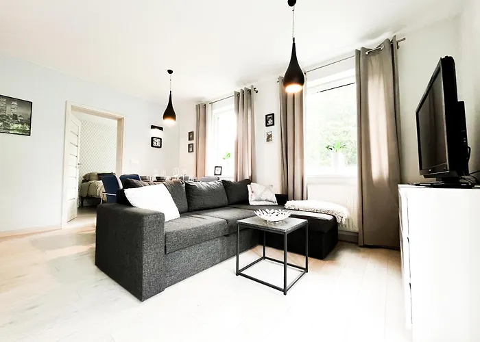 Walk To Park, Modern 2Bd Kitchen! Balcony, Parking