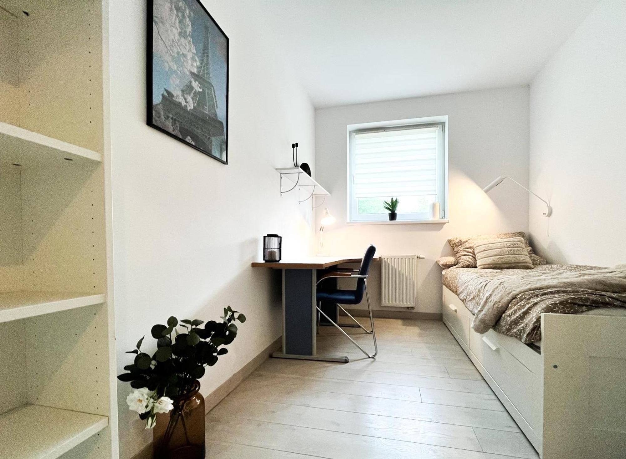 Walk To Park, Modern 2bd Kitchen! Balcony, Parking Apartment Wroclaw
