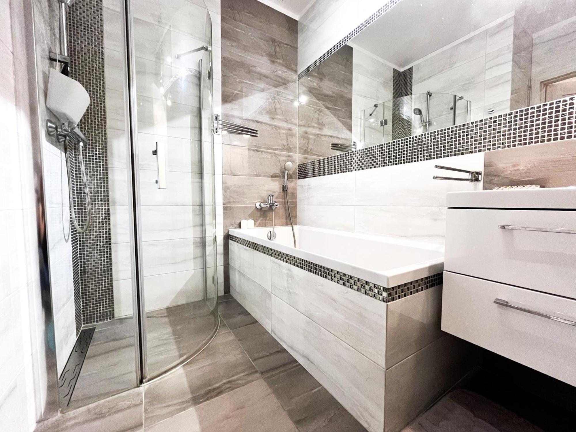 Walk To Park, Modern 2bd Kitchen! Balcony, Parking * Wroclaw