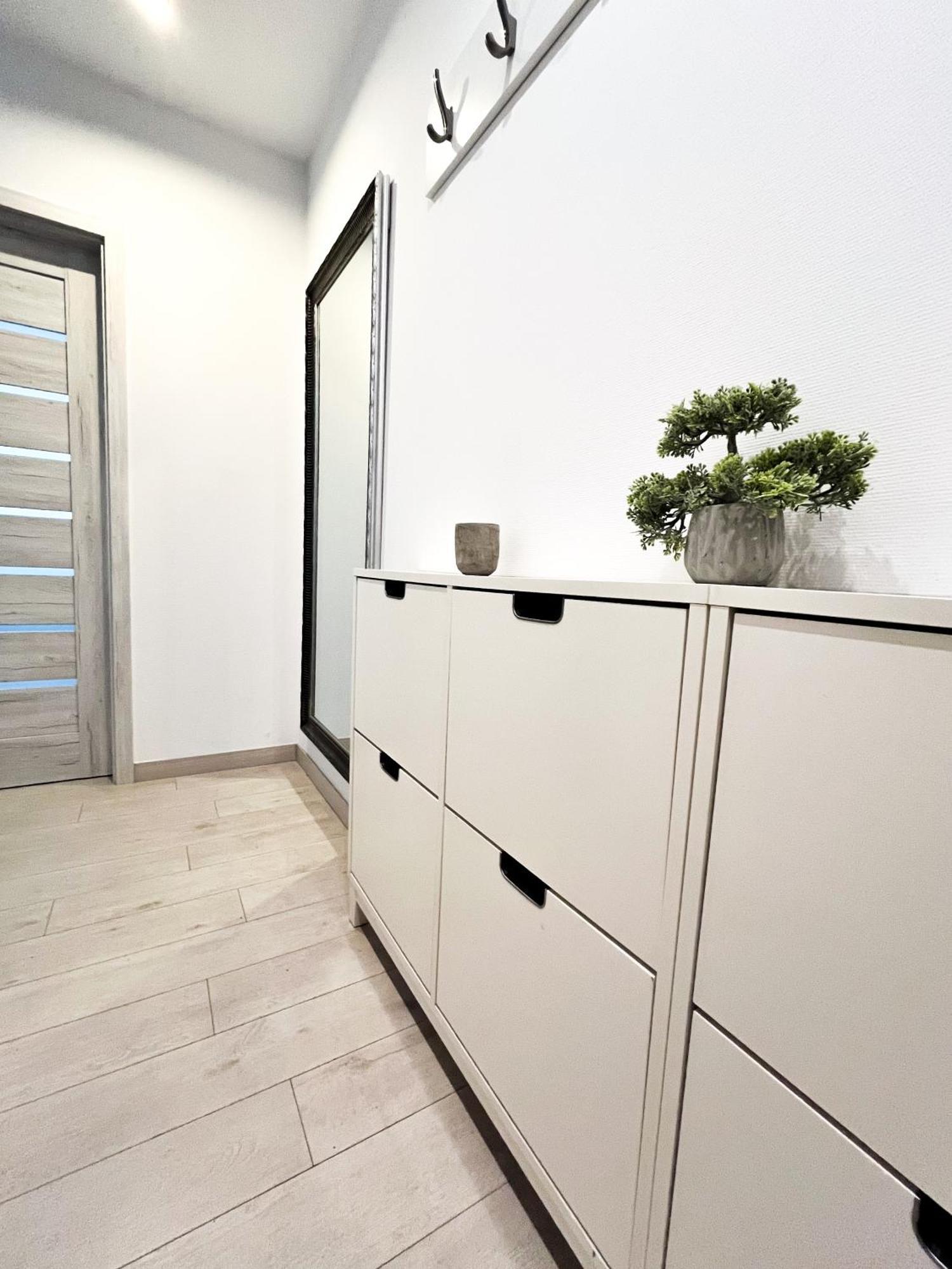 Apartment Walk To Park, Modern 2bd Kitchen! Balcony, Parking