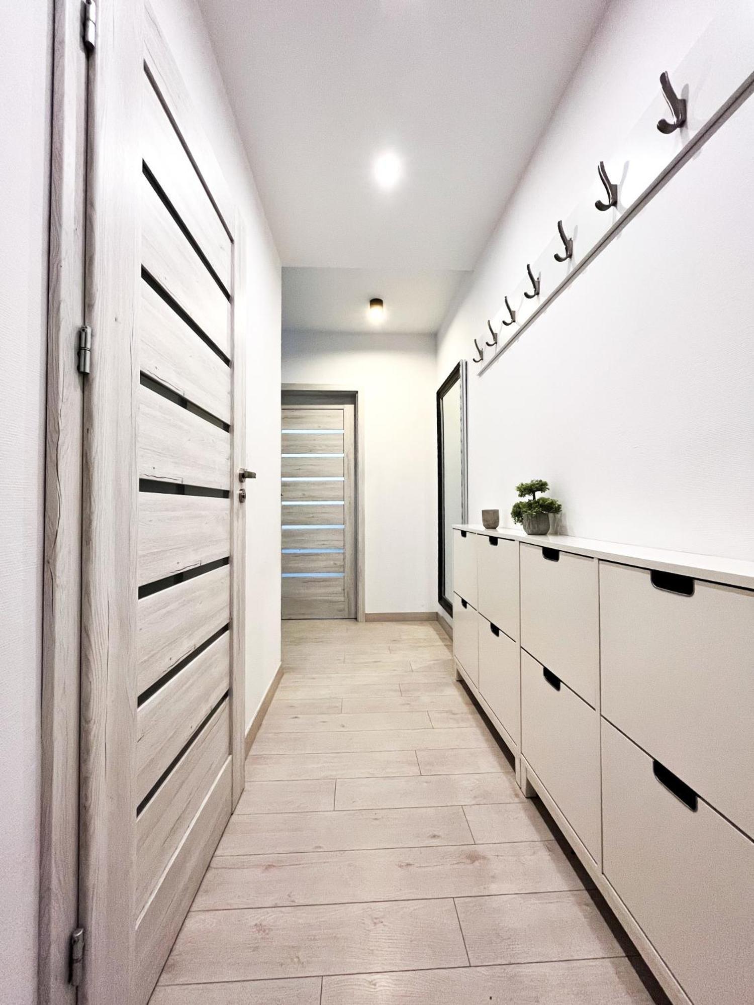 Apartment Walk To Park, Modern 2bd Kitchen! Balcony, Parking