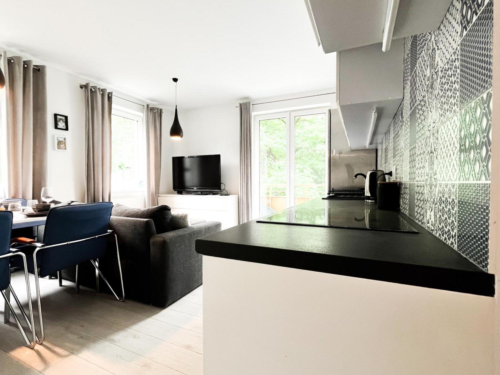 Walk To Park, Modern 2bd Kitchen! Balcony, Parking Apartment Wroclaw