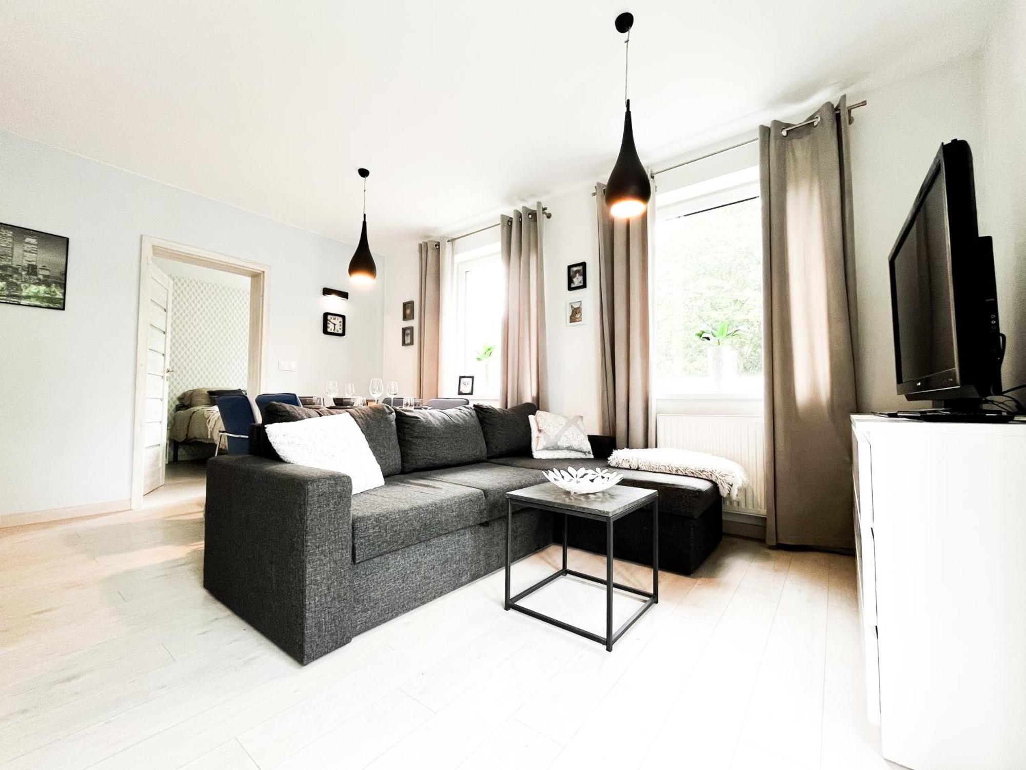 Apartment Walk To Park, Modern 2bd Kitchen! Balcony, Parking Wroclaw