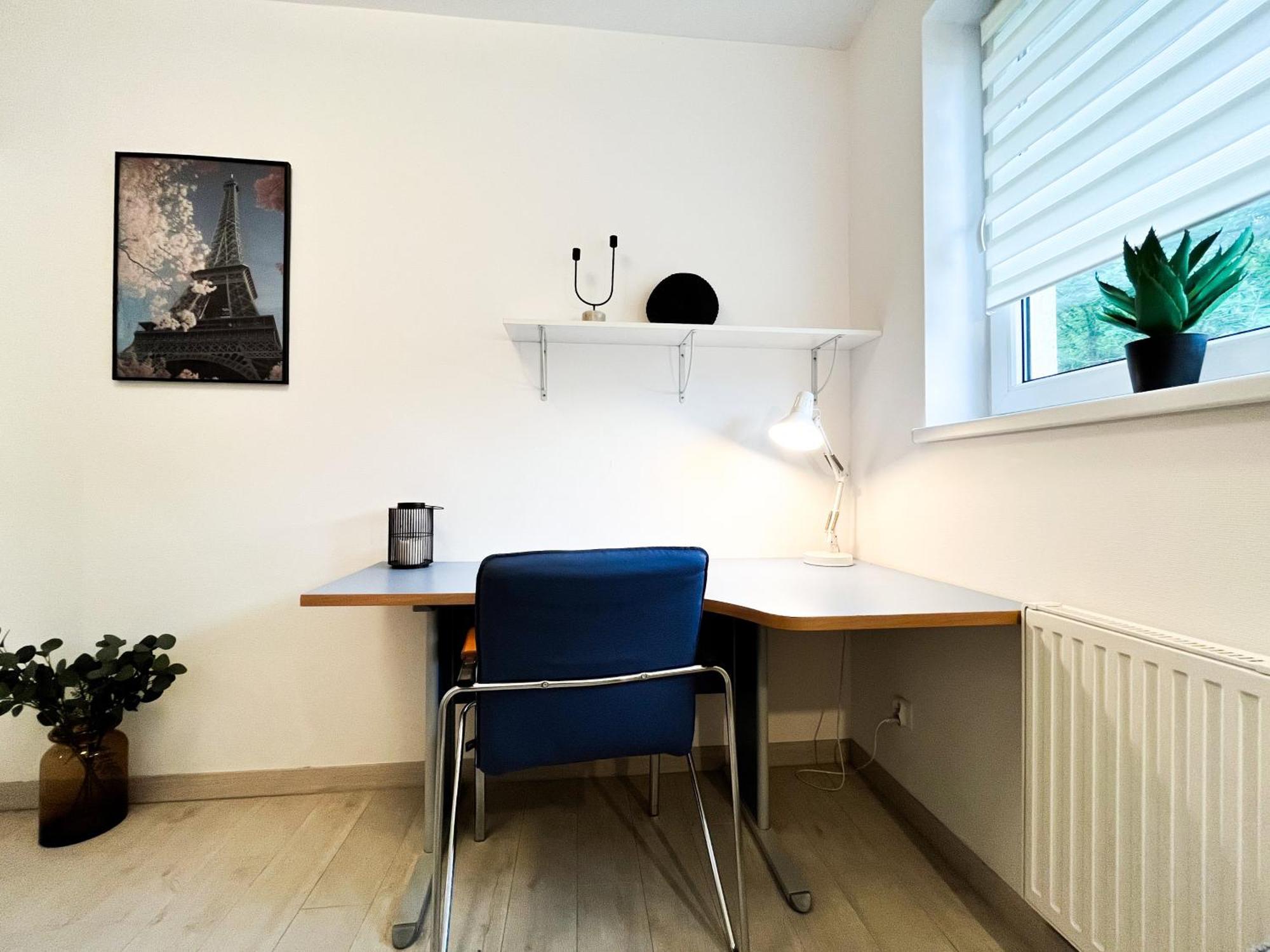 Apartment Walk To Park, Modern 2bd Kitchen! Balcony, Parking